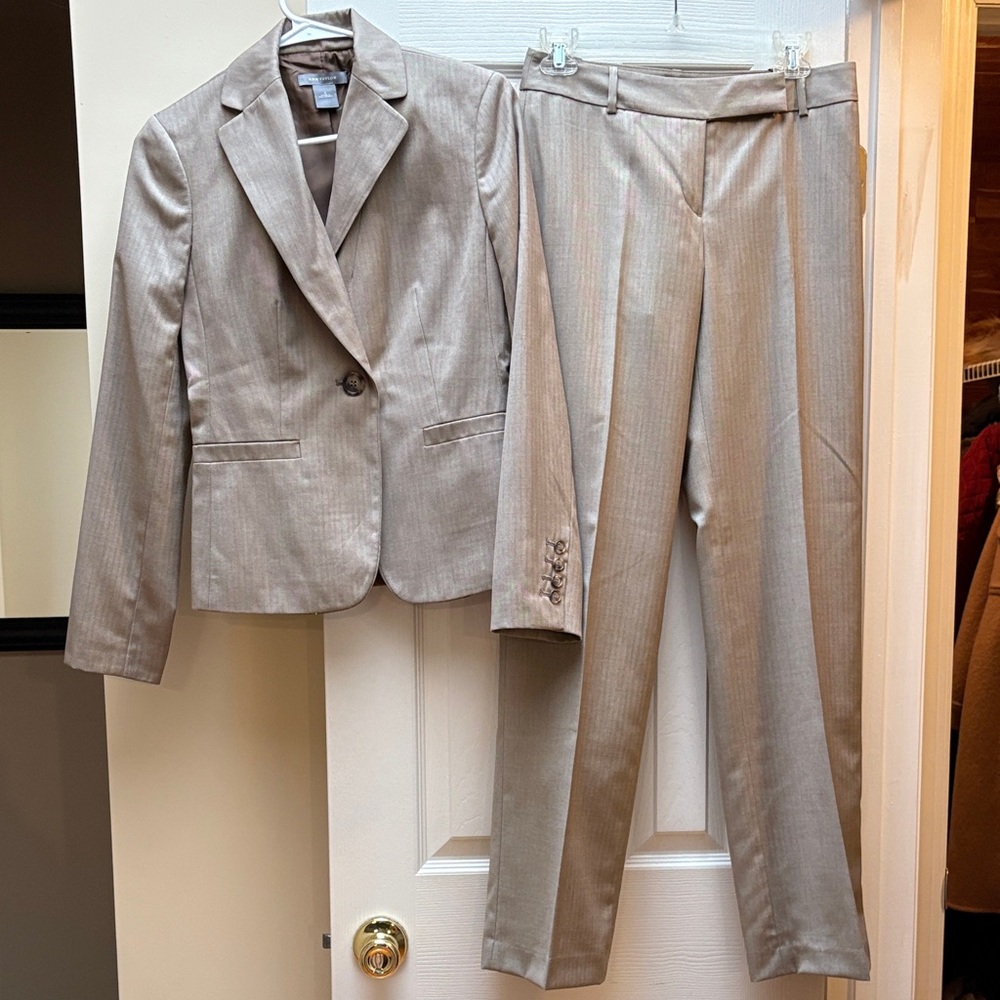 Ann Taylor suit Trouser blazer Worn once Size 0 - pristine condition